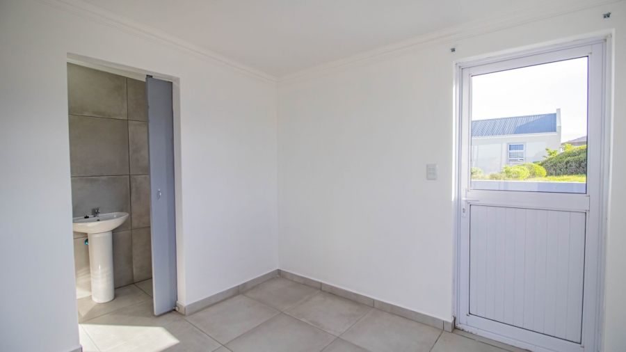 4 Bedroom Property for Sale in Hoogland Western Cape